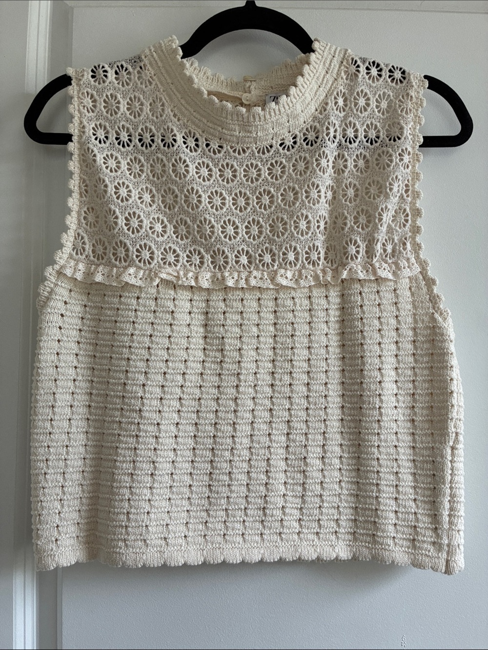 Zara Sleeveless Cropped Tank Cream Floral Lace Yoke knit read size